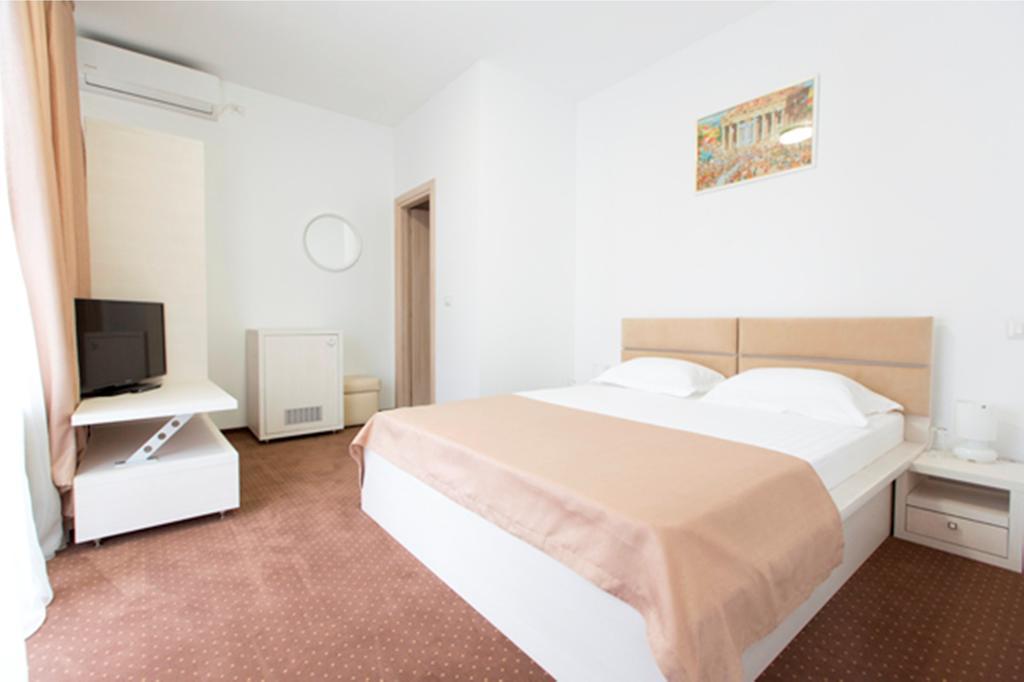Hotel Thomas Bucarest Esterno foto