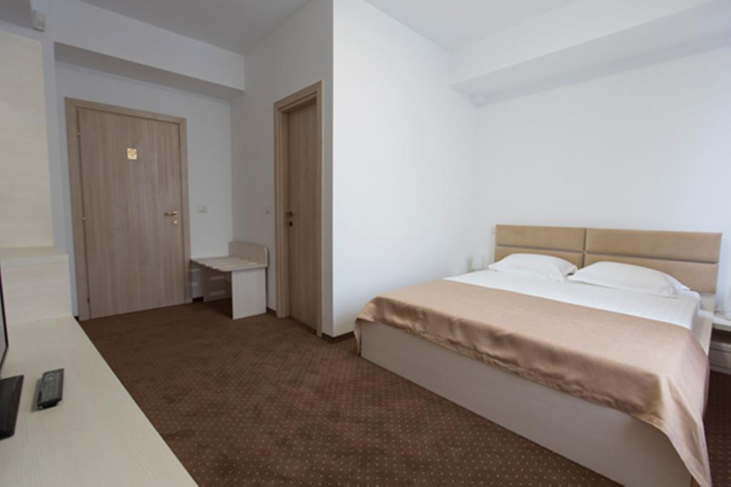 Hotel Thomas Bucarest Esterno foto