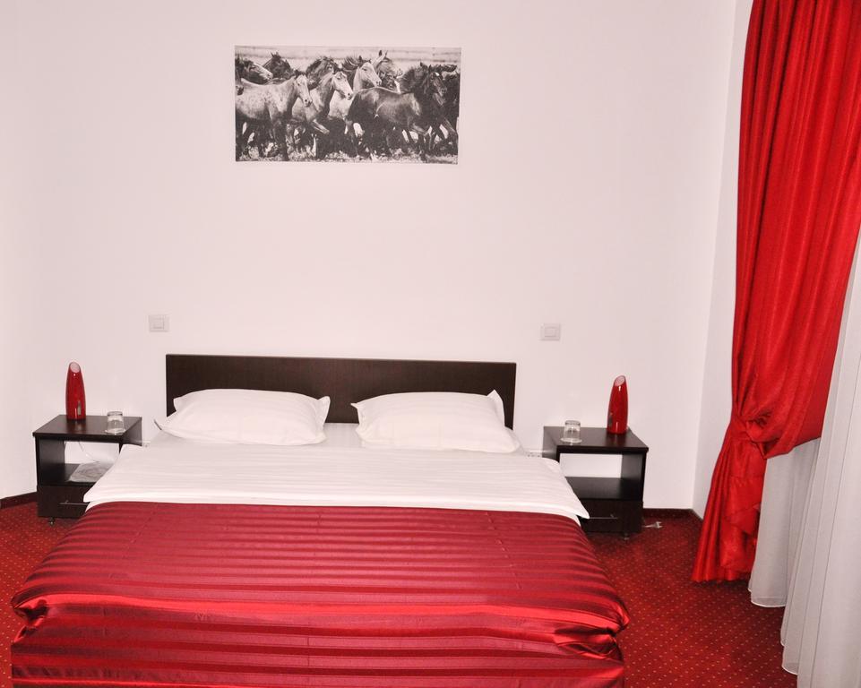 Hotel Thomas Bucarest Esterno foto
