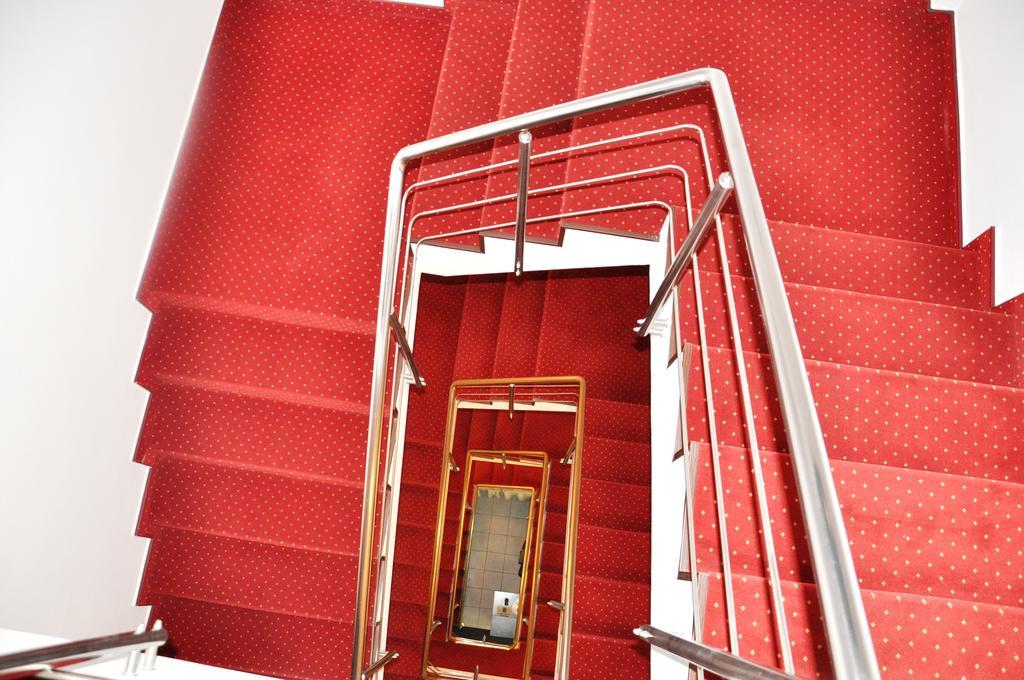 Hotel Thomas Bucarest Esterno foto