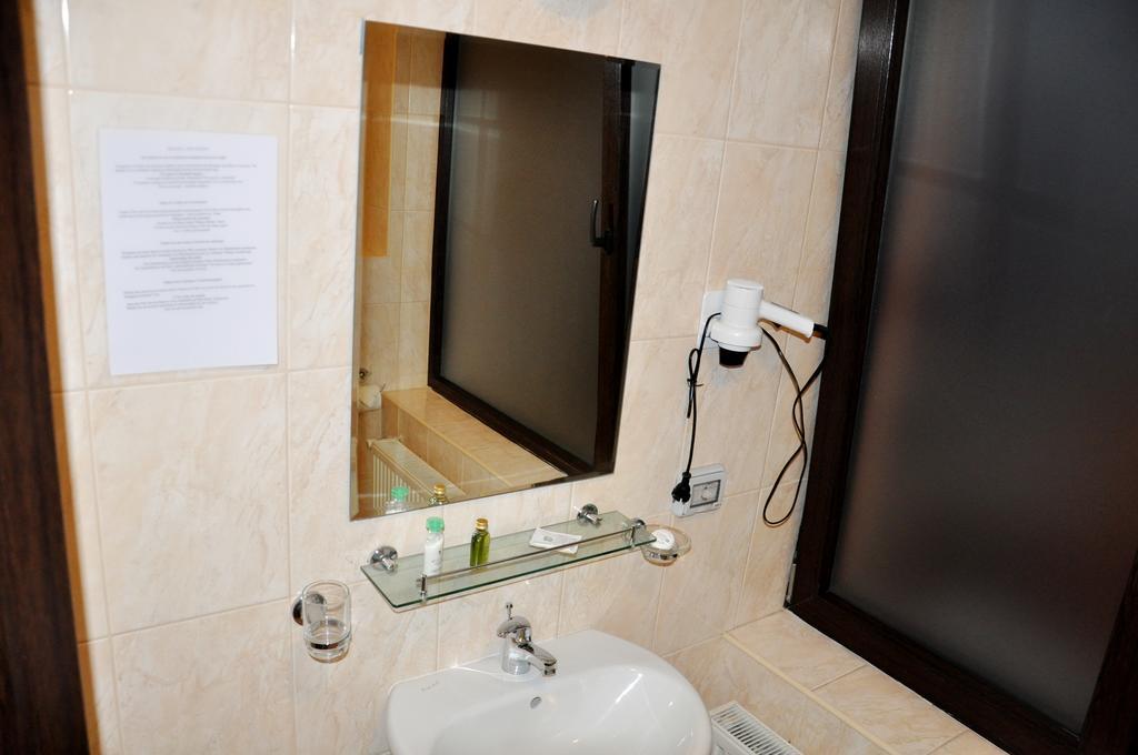 Hotel Thomas Bucarest Esterno foto
