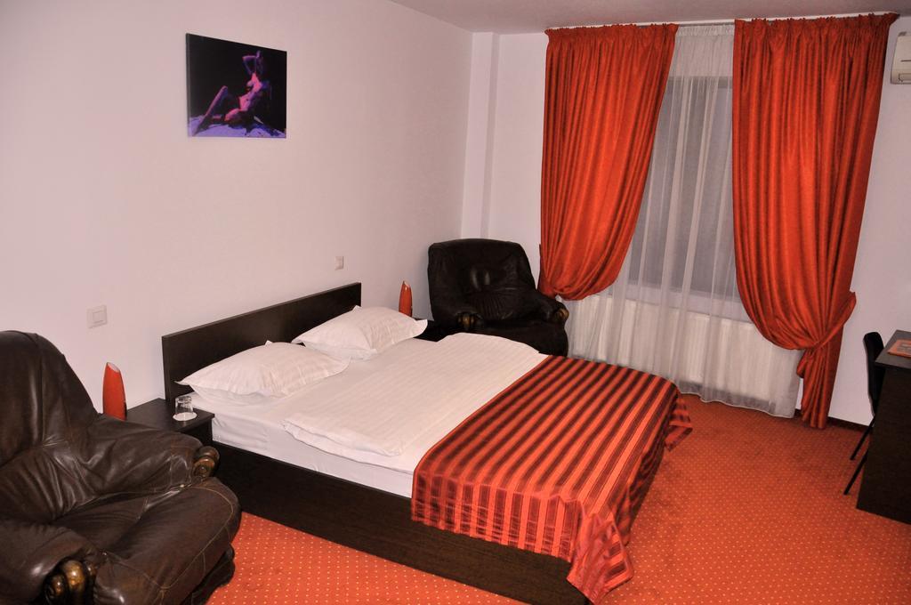 Hotel Thomas Bucarest Esterno foto